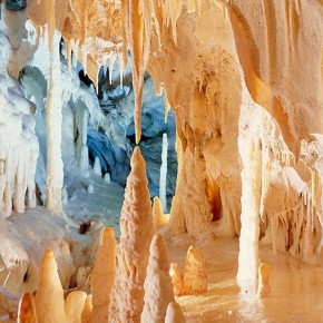 grotte-di-frasassi_svk97c74
